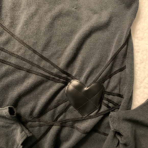 Heavy Red Black Women's Heart Hoodie - Picture 2 of 6